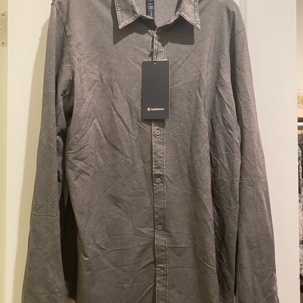 NWT men’s lululemon shirt